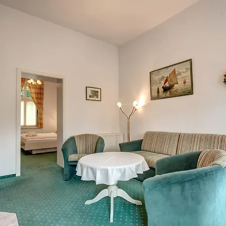 Lindemann Apartment *